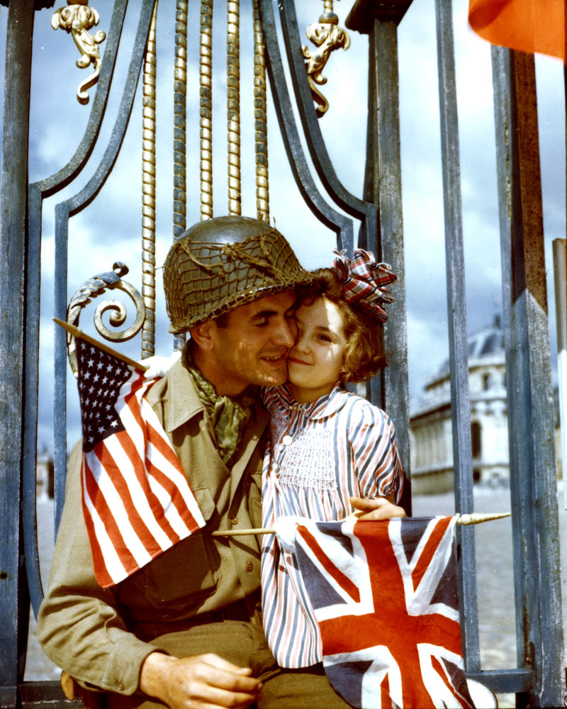 Un soldat américain et une petite fille française