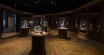 Salle d’exposition montrant certaines pièces de la collection du Grand Dauphin. © EPV / Thomas Garnier