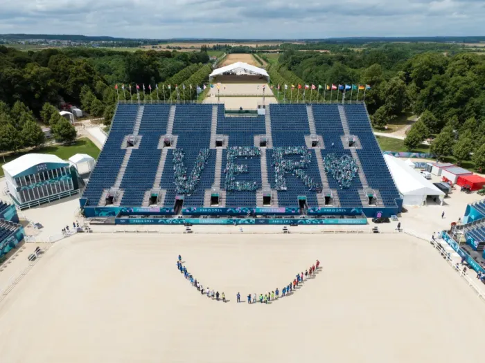 Les bénévoles de Paris 2024 dans les gradins du site olympique