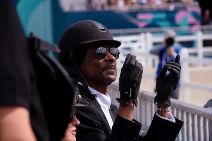 L'artiste Snoop Dogg, spectateur des épreuves d'équitation 