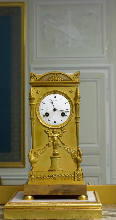 Pendule en autel antique, Petit Trianon