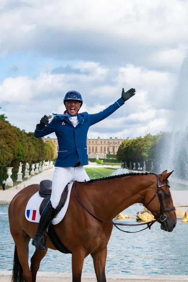 Séance photo de Karim Laghouag et son cheval Triton, médaillé d'argent au concours complet