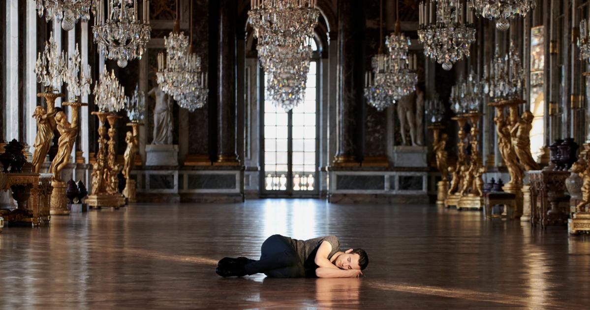 Версаль м. Битва за Версаль модный показ. Видео трагедии зал Версаль.