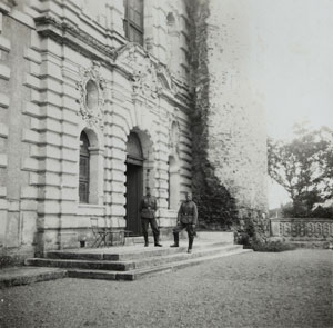 Soldats allemands devant le château de Brissac