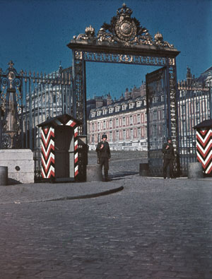 Soldats allemands à la grille d’Honneur