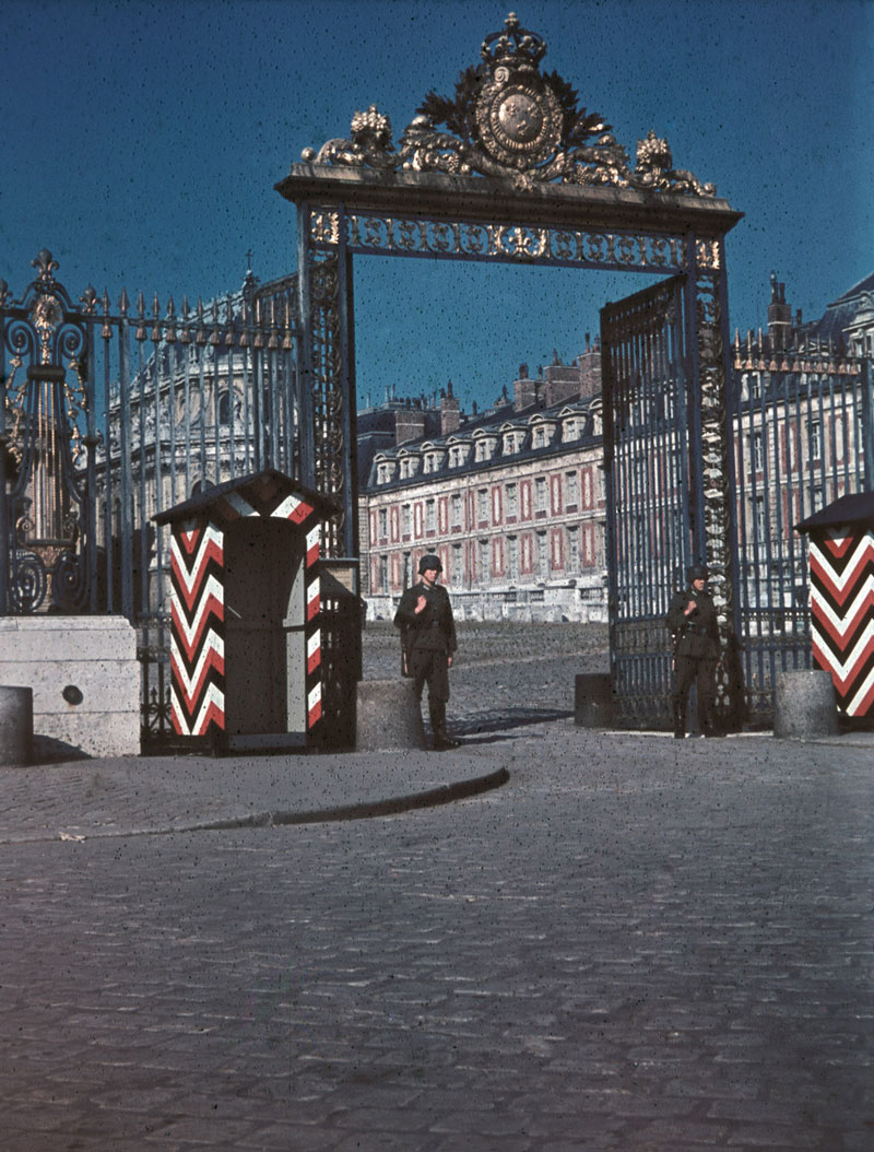 Soldats allemands à la grille d’Honneur