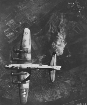 Survol d’un avion allié au-dessus du parc de Versailles